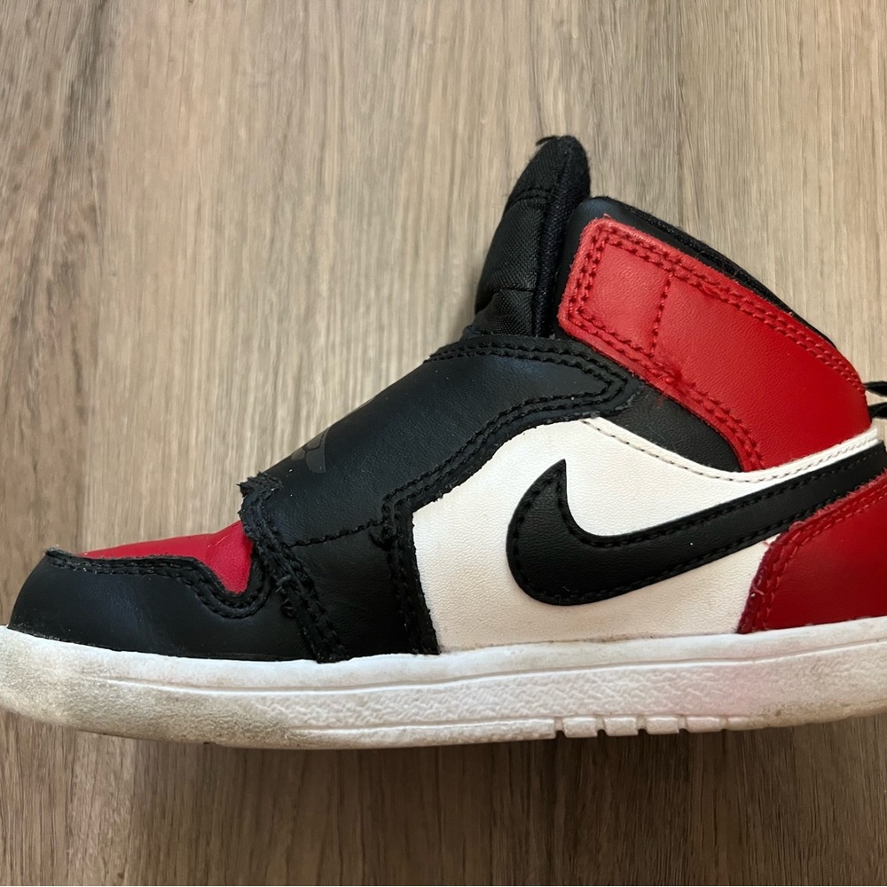 Nike Sky Jordan- Black and Red size 9C